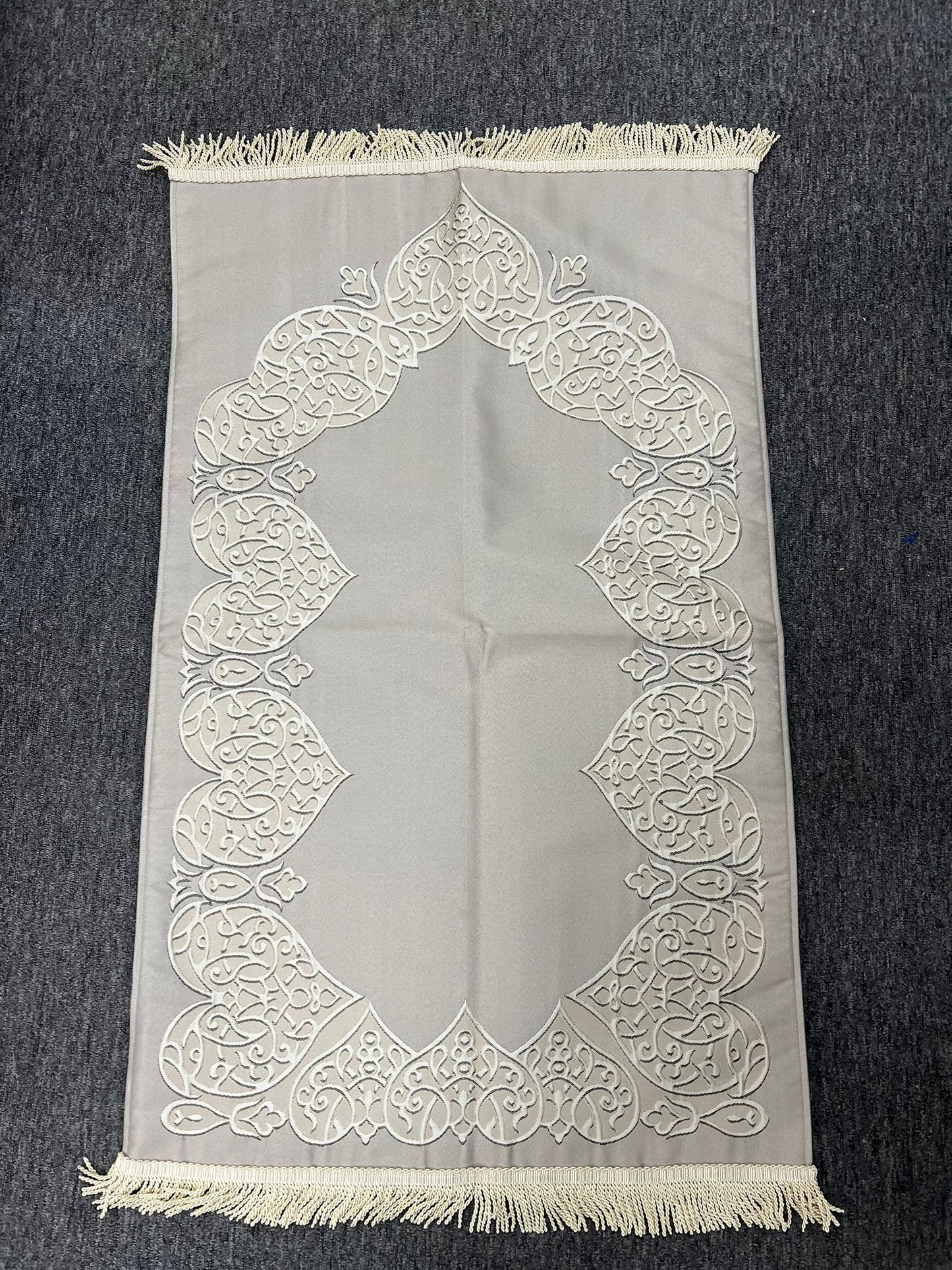 Solid Colour Premium Satin Padded Luxury Prayer Mat Embossed Detailing Couple Gift Wedding Eid Ramadan Islamic Gifts Personalised Prayer Mat Cushioned Prayer Rug Tasbeeh